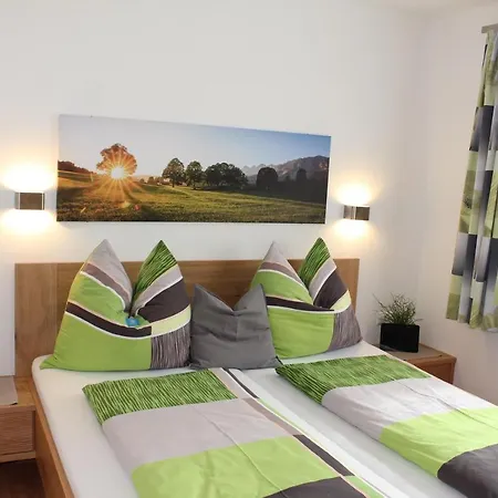 Haus Lorenz アパート *